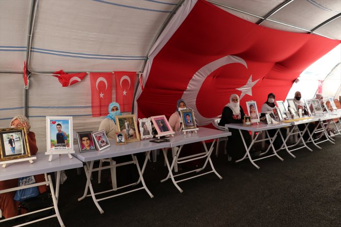"Diyarbakır anneleri" bir evlada daha kavuşmanın sevincini yaşıyor