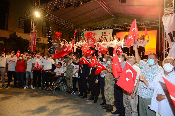Doğu Anadolu'da vatandaşlar 15 Temmuz şehitlerini meydanlarda andı