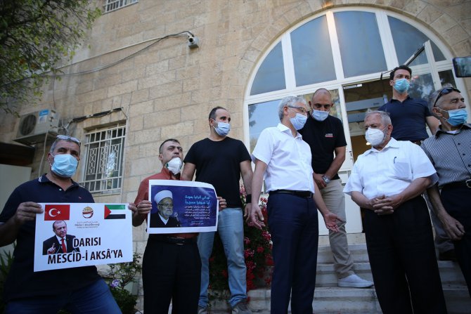 Filistinliler, Ayasofya kararına destek için Kudüs'teki Türk Konsolosluğunu ziyaret etti