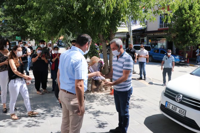 Kovid-19'u yenen Tunceli Belediye Başkanı Maçoğlu görevine döndü