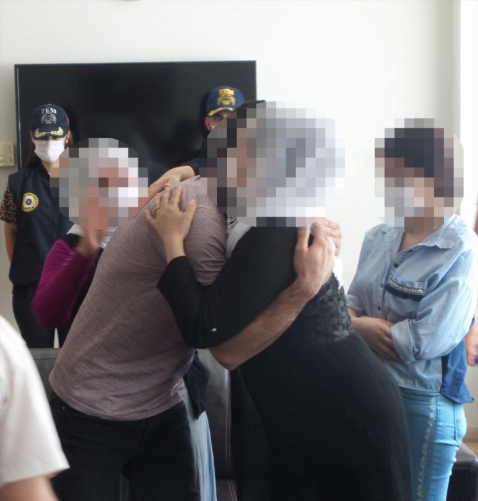 GÜNCELLEME - Mersin'de teslim olması sağlanan terör örgütü PKK üyesi, ailesiyle buluşturuldu