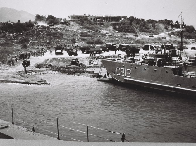 MSB'den Kıbrıs Barış Harekatı'nın 46. yılına özel tarihi fotoğraflar