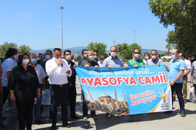 Balıkesir'de Ayasofya'nın ibadete açılması dolayısıyla lokma dağıtıldı