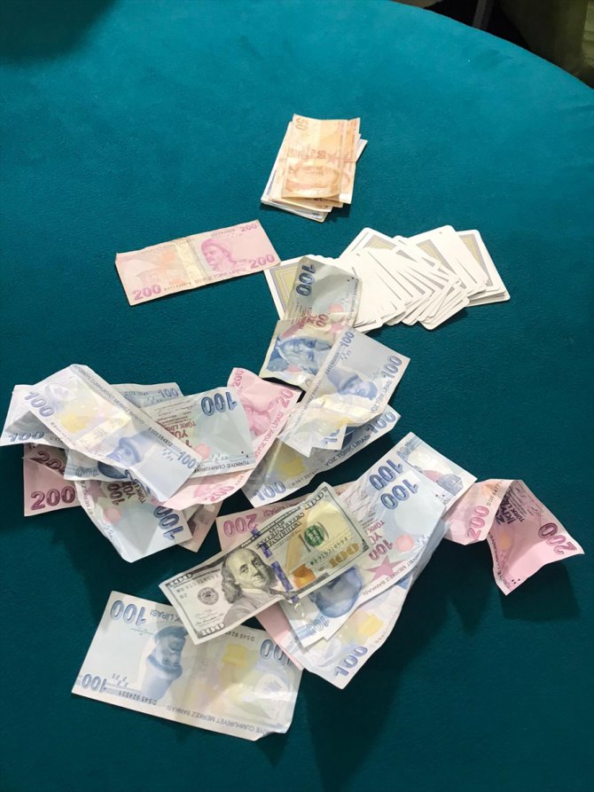 Eskişehir'de dernek binasında kumar oynayan 4 kişiye 4 bin 900 lira ceza