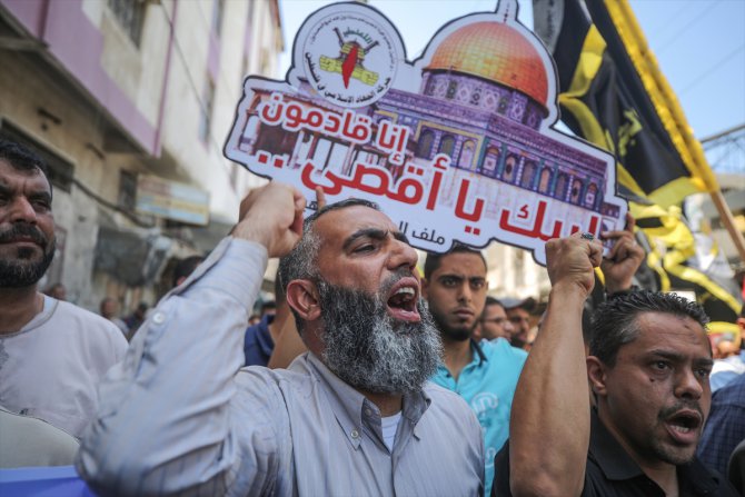 Gazze'de yüzlerce kişi İsrail'in Rahmet Kapısı Mescidi'ni kapatma kararını protesto etti