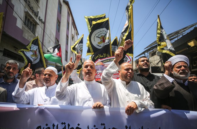 Gazze'de yüzlerce kişi İsrail'in Rahmet Kapısı Mescidi'ni kapatma kararını protesto etti