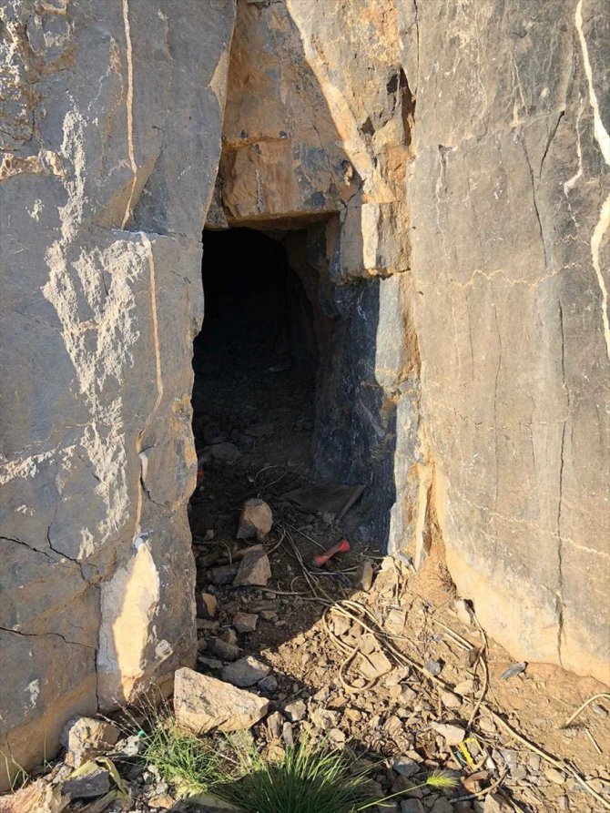 Hakkari'de teröristlerin kullandığı mağarada mühimmat bulundu