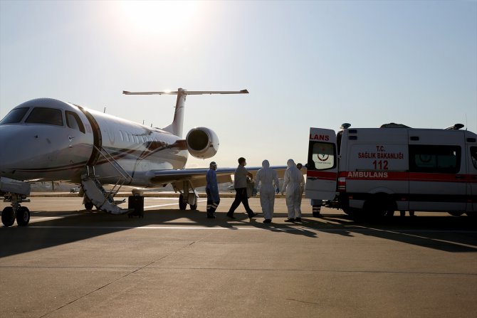 Kırgızistan'da Kovid-19 tedavisi gören 4 Türk vatandaşı ambulans uçakla yurda getirildi