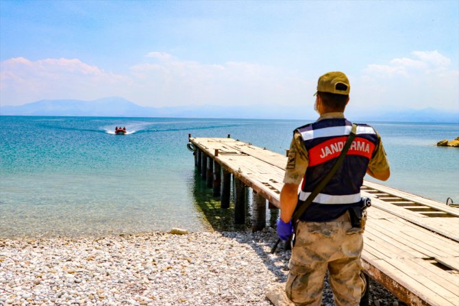 Van Gölü'nde teknenin batması sonucu kaybolan iki kişinin daha cesedi bulundu