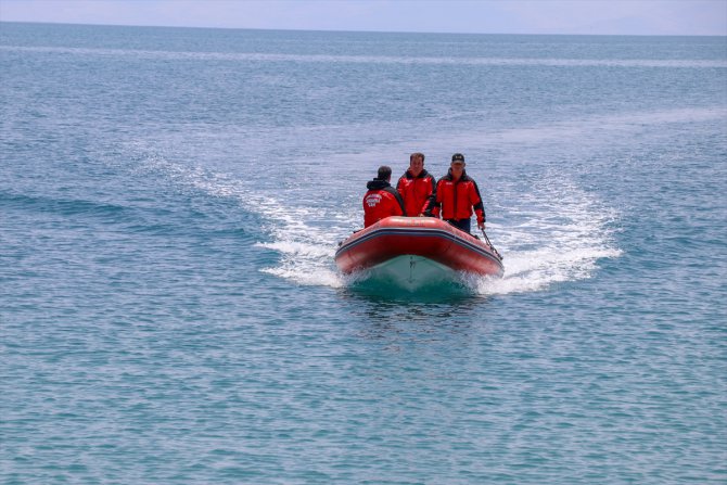 Van Gölü'nde teknenin batması sonucu kaybolan iki kişinin daha cesedi bulundu