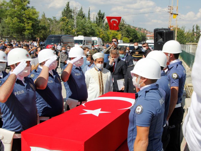Van'da şehit olan polis Üstüner'in cenazesi Ankara'da toprağa verildi