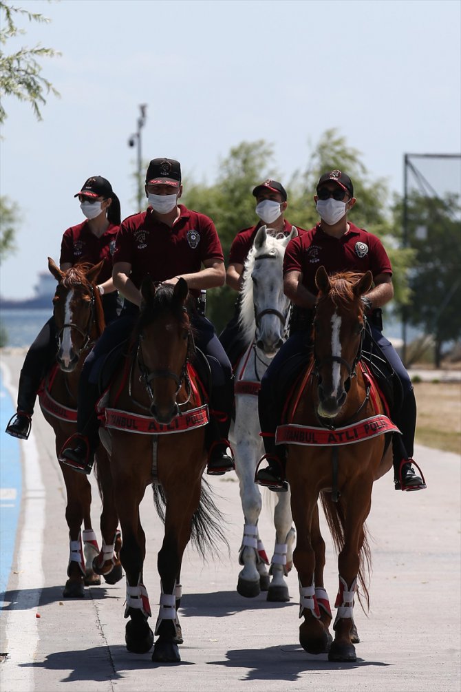 Atlı polislerden Yeşilköy Sahili'nde denetim