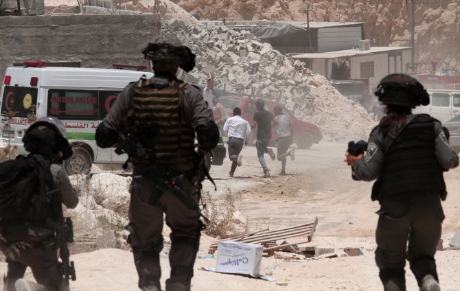 İsrail askerlerinden Batı Şeria’da Filistinlilere müdahale