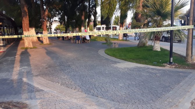Adana'da büfe önünde oturan 3 kişi silahlı saldırıda yaralandı