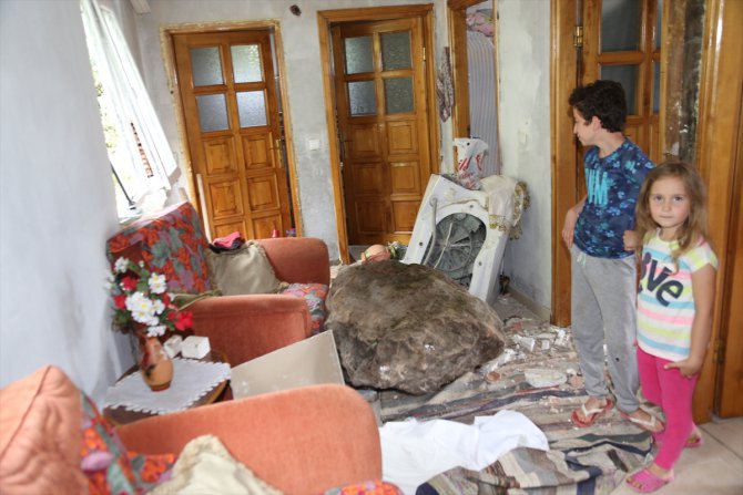 Ordu'da kaya parçasının çarptığı evdeki 5 kişiyi çamaşır makinesi korudu