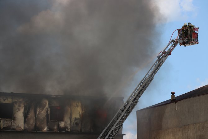 GÜNCELLEME - Bursa'da tekstil fabrikasındaki yangın kontrol altına alındı