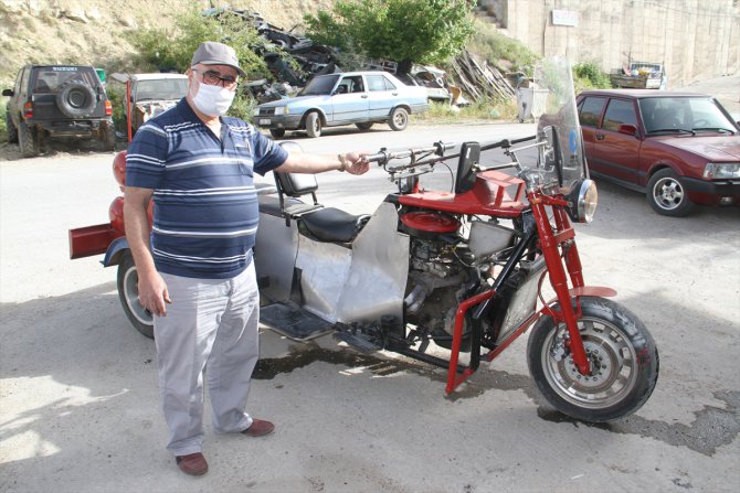 Emekli Abdullah amcanın üç tekerli "motor limuzini" ilgi çekiyor