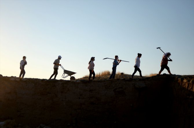 Suriye sınırındaki Oylum Höyük'te kazılar yeniden başladı