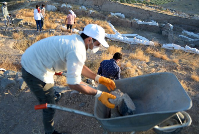Suriye sınırındaki Oylum Höyük'te kazılar yeniden başladı