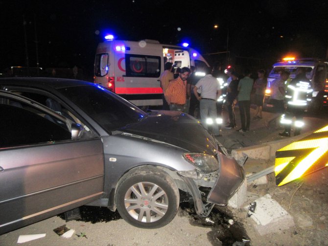 Afyonkarahisar'da iki otomobil çarpıştı: 4 yaralı