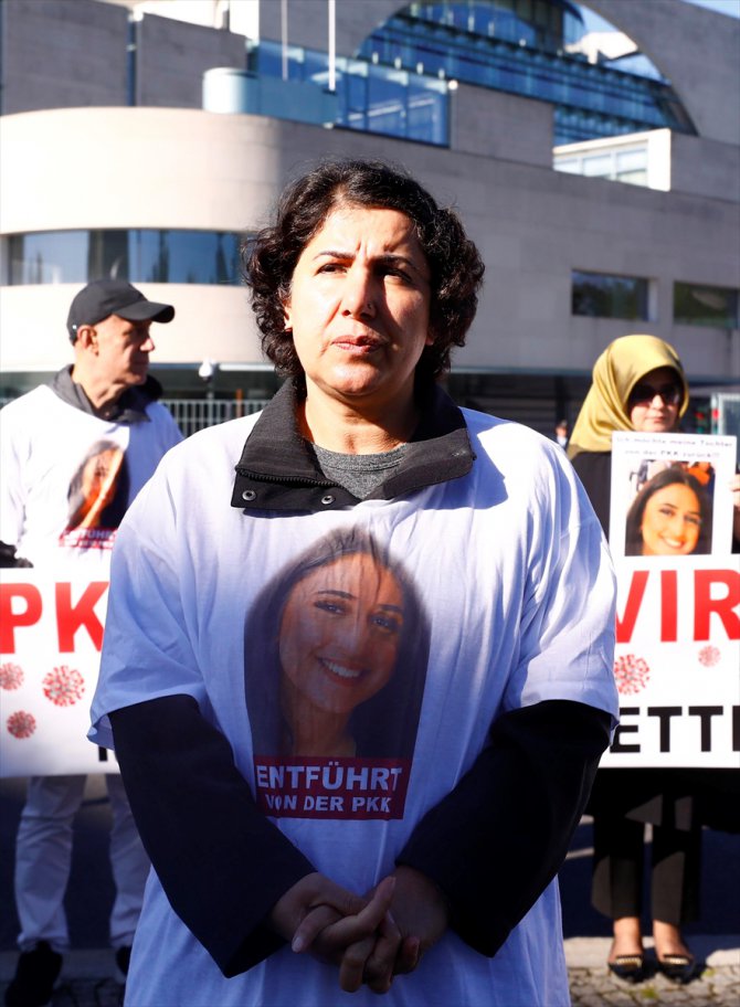 Almanya'da kızı PKK tarafından kaçırılan anne Başbakanlık önündeki eylemini sürdürdü