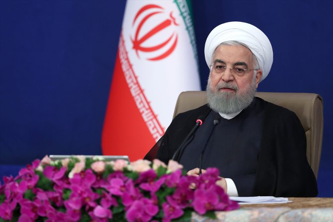 İran Cumhurbaşkanı Ruhani'den halka "alışkanlıklarını değiştirme" çağrısı