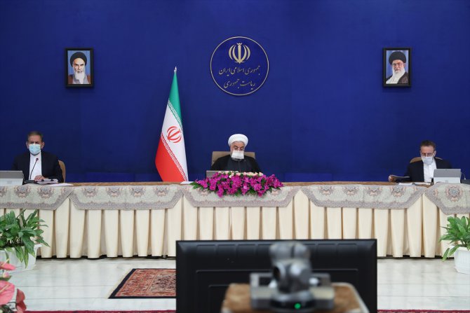 İran Cumhurbaşkanı Ruhani'den halka "alışkanlıklarını değiştirme" çağrısı