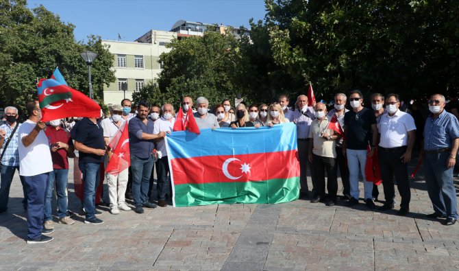 İzmir'de Ermenistan'ın Azerbaycan'a yönelik saldırıları protesto edildi