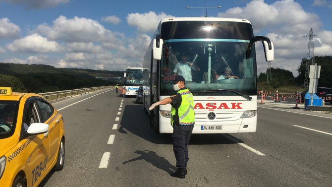 Jandarma ekiplerince, yolcu otobüslerine Kovid-19 denetimi yapıldı