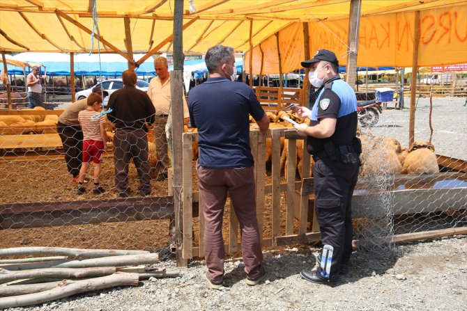 Samsun polisi, kurban pazarında sahte para ve dolandırıcılara karşı uyarıyor