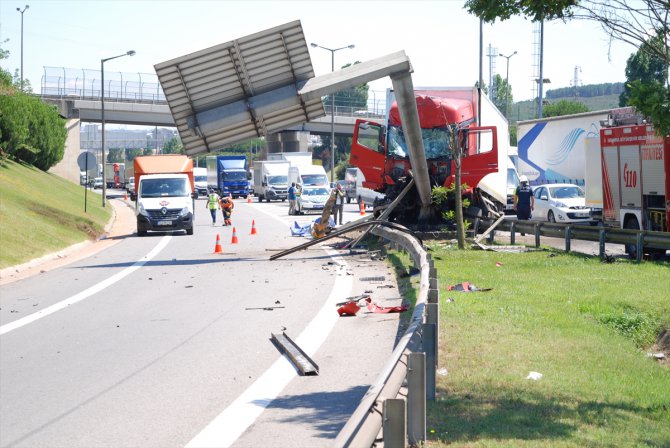 TEM Otoyolu'ndaki kaza nedeniyle İstanbul istikametinde trafik yoğunluğu oluştu