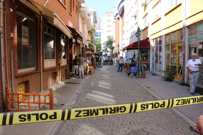 Eskişehir'de bir kişi iş merkezinin bodrumunda ölü bulundu