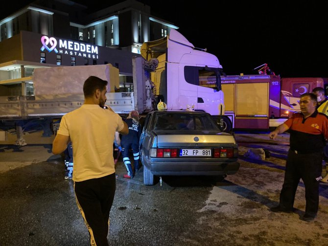 Isparta'da otomobille tırın çarpışması sonucu 1 kişi öldü