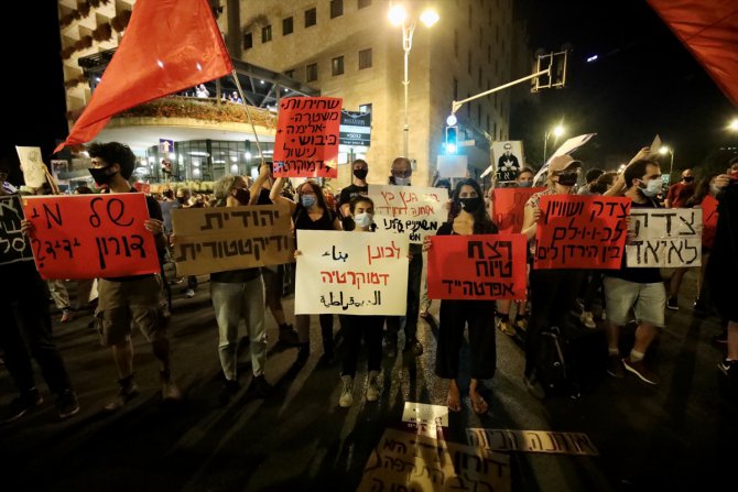 İsrail'de binlerce kişi Başbakan Netanyahu'yu protesto etti