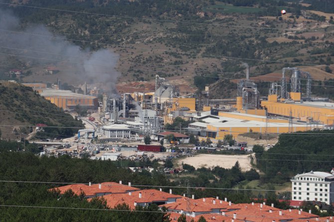 Kastamonu'da ağaç işleri yapılan fabrikadaki yangın hasara yol açtı