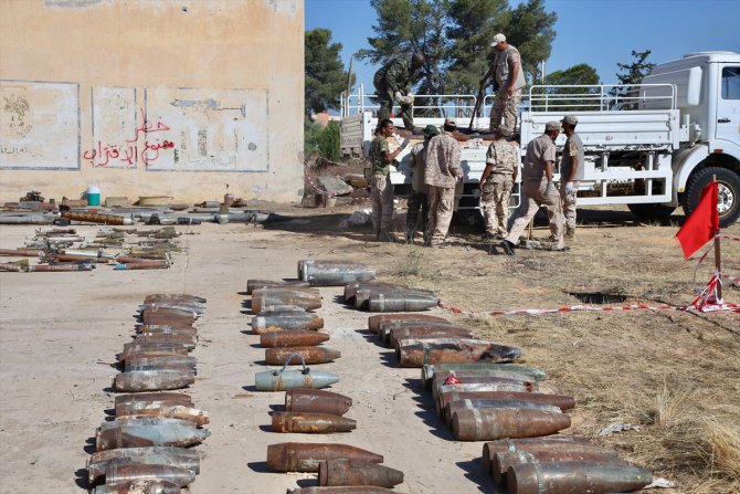 Libya'da sivil yerleşimlerden temizlenen 10 ton patlayıcı imha edildi