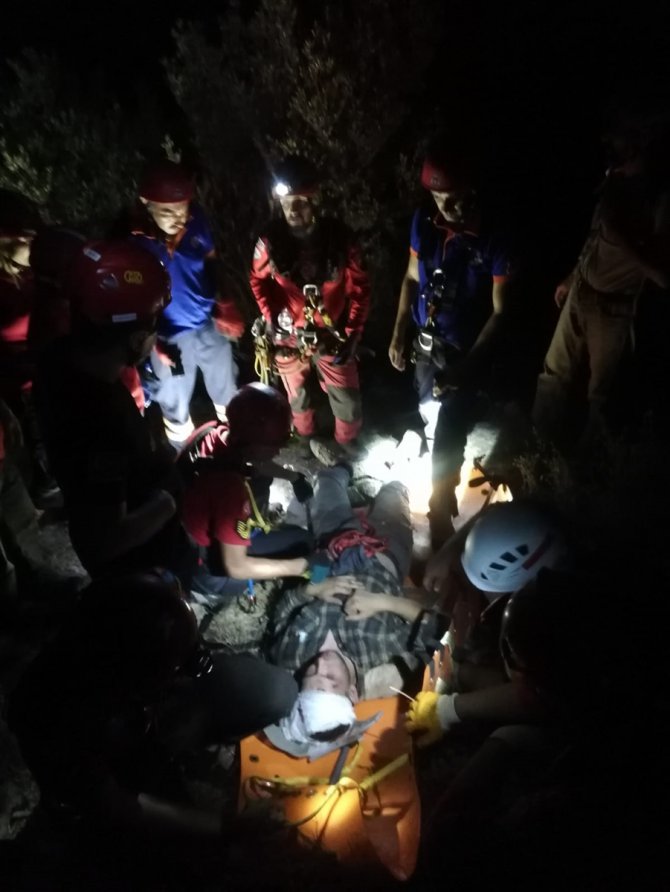 Muğla'da kayalıklardan düşen 2 Ukraynalı turist kurtarıldı