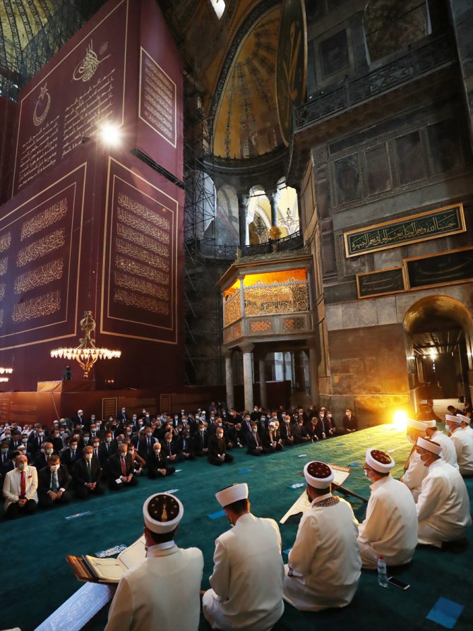 Ayasofya-i Kebir Cami-i Şerifi, 86 yıl sonra kılınan cuma namazıyla ibadete açıldı