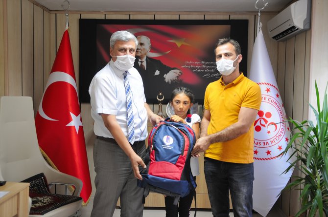Türkiye Cimnastik Federasyonundan "Bingöl'ün lastik kızı"na milli takım forması