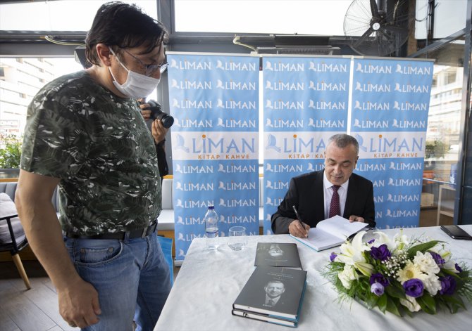 "Benzemez Kimse Sana Bir Erdoğan Portresi" kitabı için imza günü düzenlendi