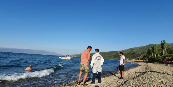 İznik Gölü'nde boğulma tehlikesi geçiren ikizlerini kurtarmak isteyen baba ve akrabası kayboldu