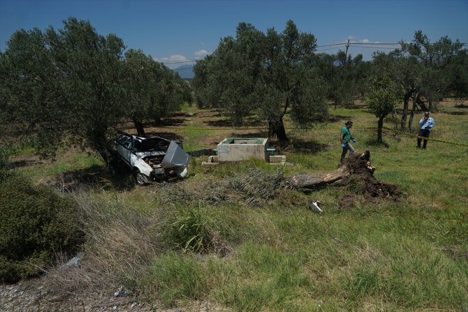 Ağaca çarpan otomobilin sürücüsü ile kayınpederi hayatını kaybetti