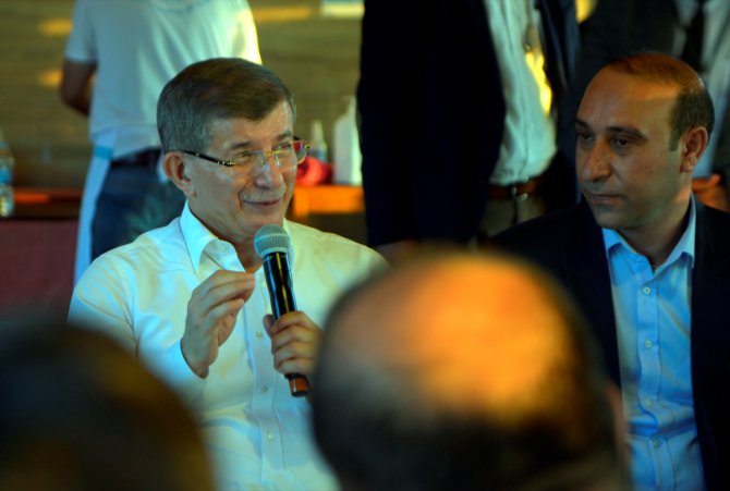 Gelecek Partisi Genel Başkanı Davutoğlu, Ardahanlılarla bir araya geldi: