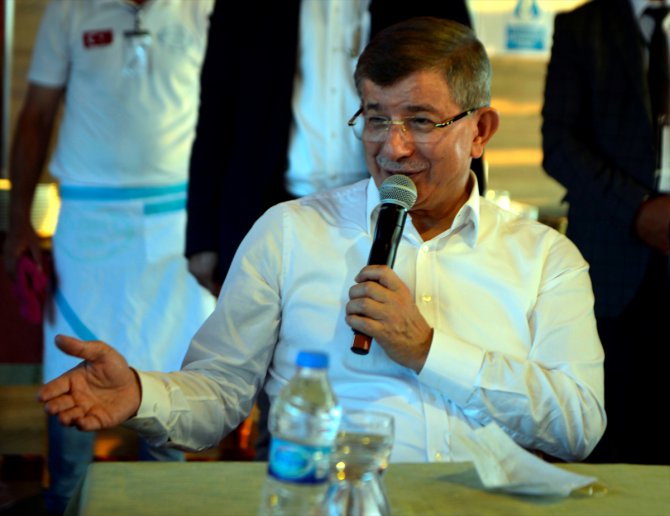 Gelecek Partisi Genel Başkanı Davutoğlu, Ardahanlılarla bir araya geldi: