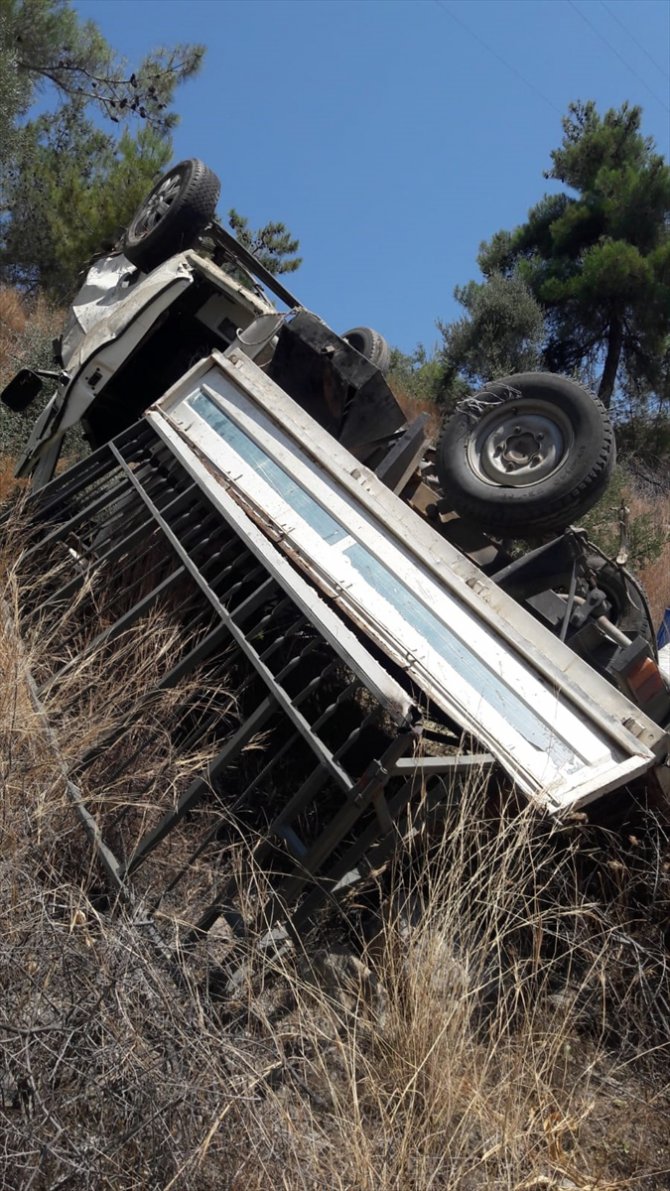 Muğla'da kamyonet şarampole devrildi: 5 yaralı