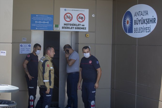 Antalya'da asansör boşluğunda erkek cesedi bulundu