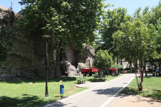 Diyarbakır Büyükşehir Belediyesi, tarihi surlardaki 6 burcu restore edecek