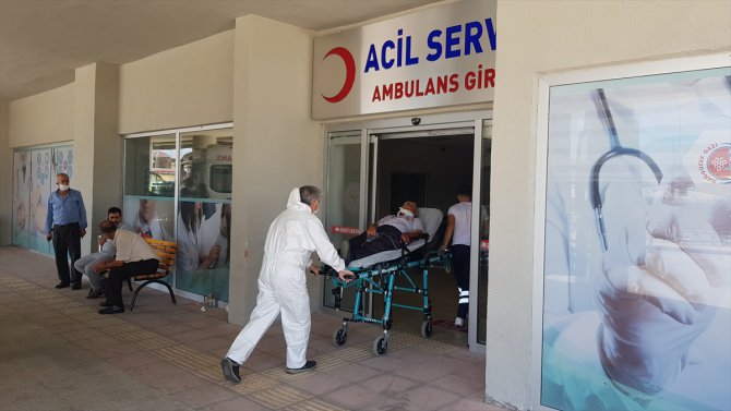 Erzincan'da şarampole devrilen otomobildeki 6 kişi yaralandı