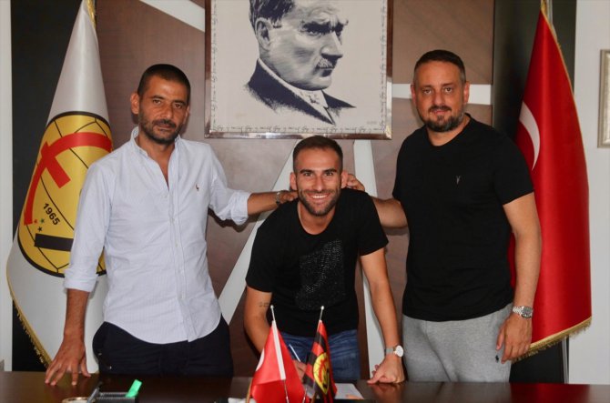 Eskişehirspor, Onur Bayramoğlu ve Hasan Ulaş Uygur'la sözleşme yeniledi