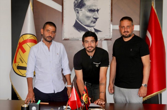 Eskişehirspor, Onur Bayramoğlu ve Hasan Ulaş Uygur'la sözleşme yeniledi
